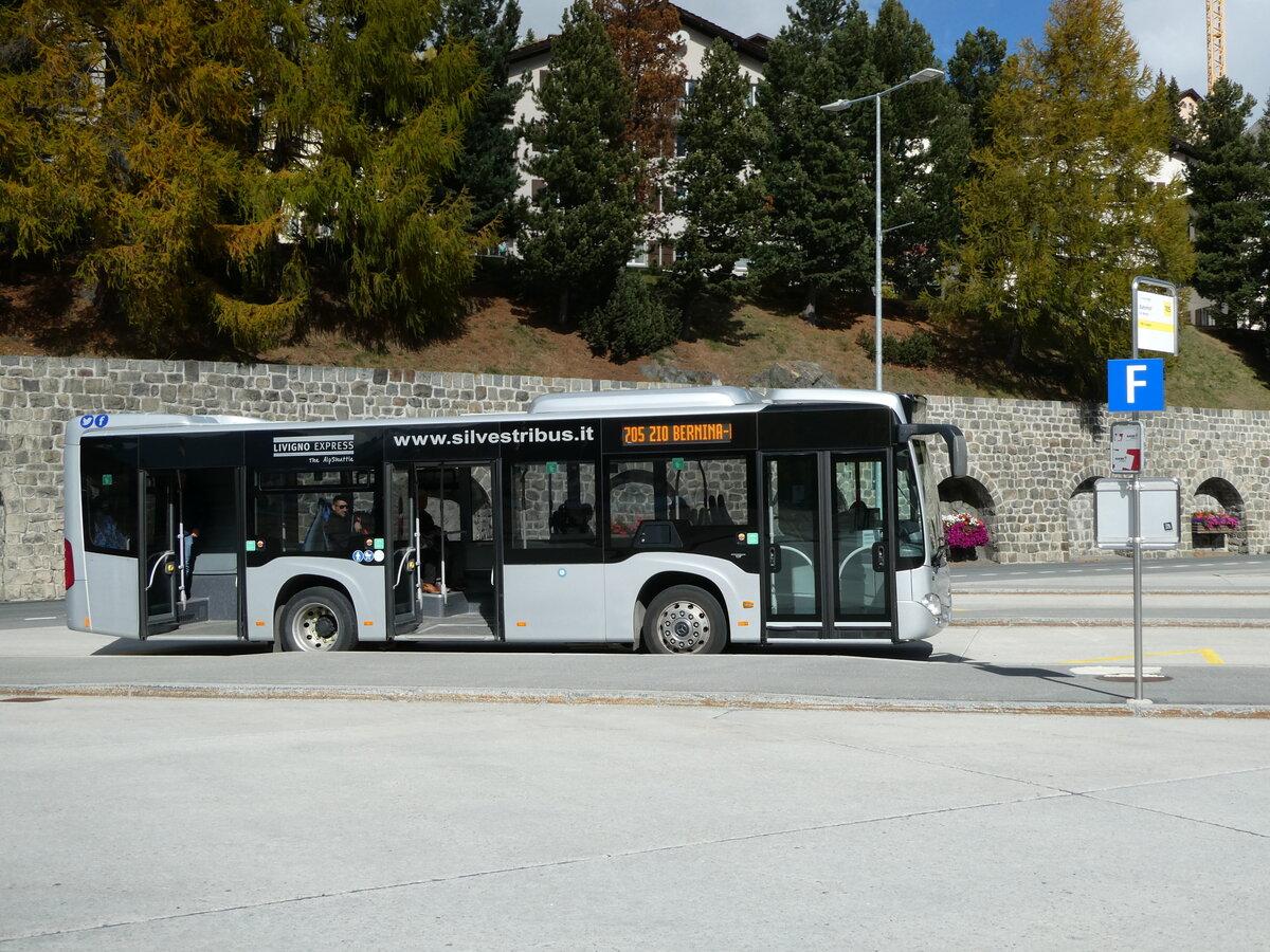 (241'083) - Aus Italien: Silvestri, Livigno - EX-523 JG - Mercedes am 12. Oktober 2022 beim Bahnhof St. Moritz