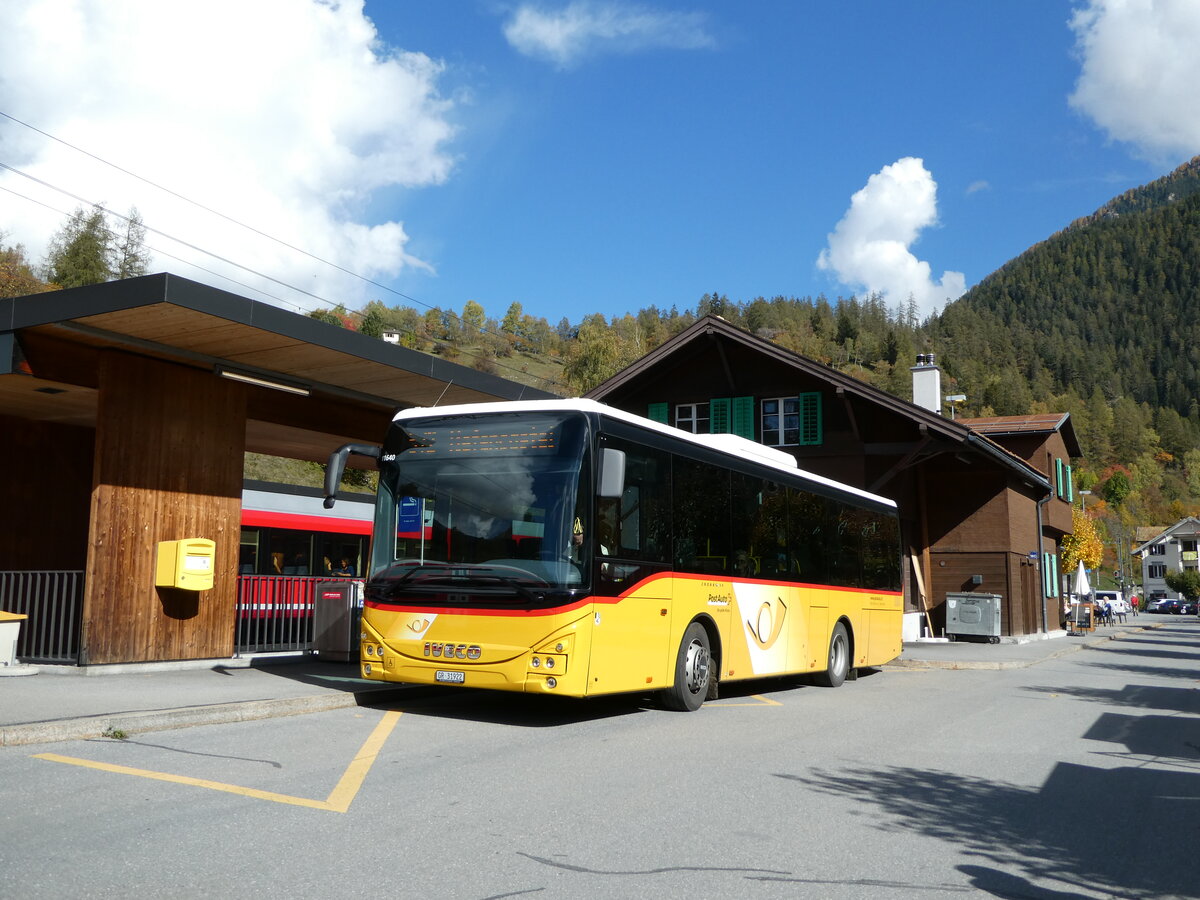 (241'114) - Bossi&Hemmi, Tiefencastel - GR 31'922 - Iveco am 12. Oktober 2022 beim Bahnhof Filisur