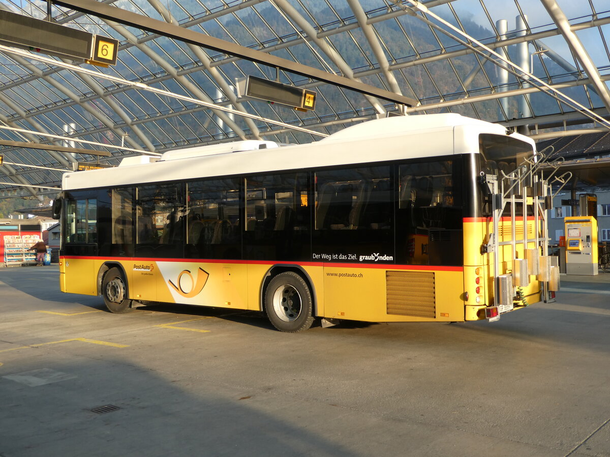 (241'162) - PostAuto Graubnden - GR 86'897 - Scania/Hess am 12. Oktober 2022 in Chur, Postautostation