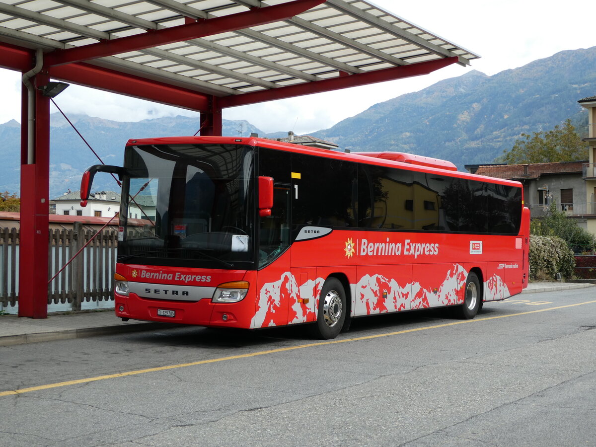 (241'225) - Aus der Schweiz: Autopostale, Croglio - TI 129'785 - Setra (ex PostAuto Graubnden) am 13. Oktober 2022 beim Bahnhof Tirano