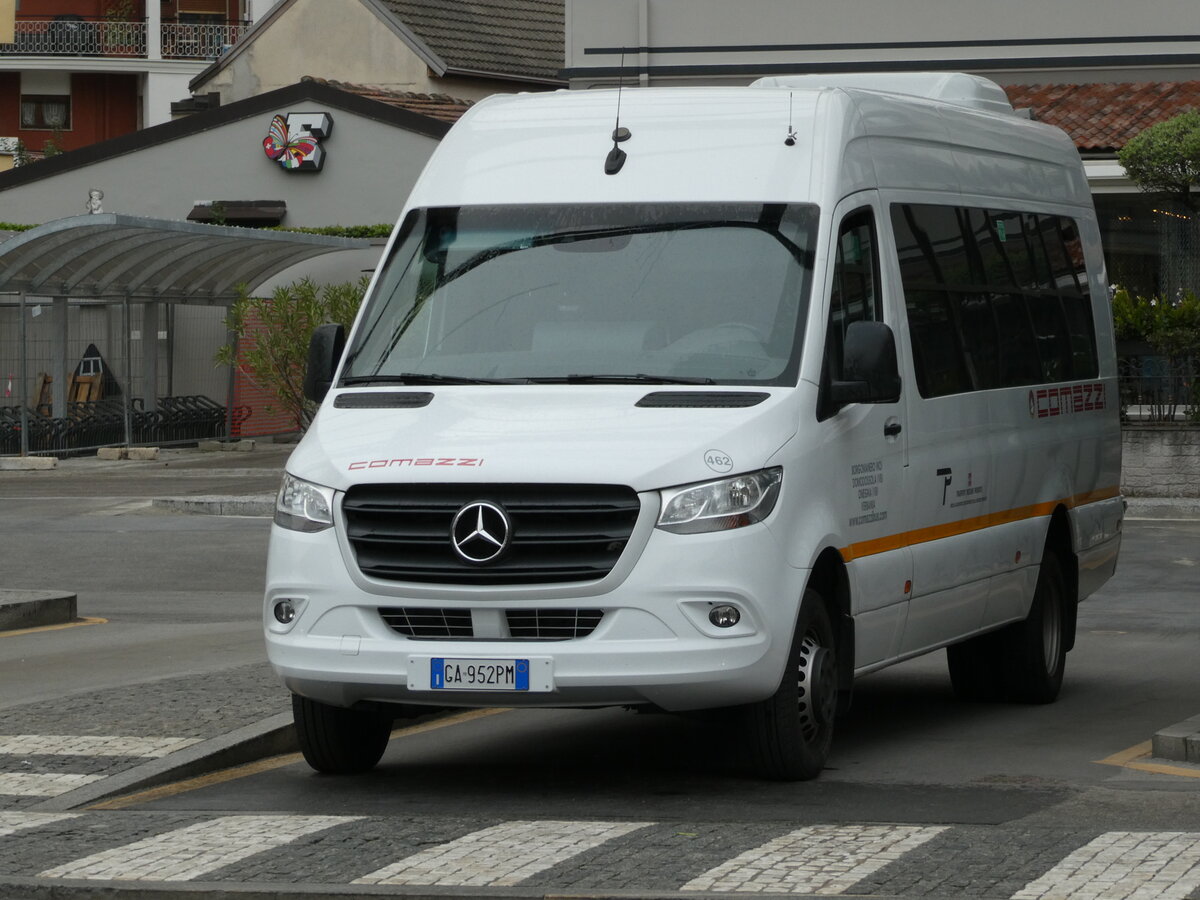 (241'367) - Comazzi, Bergomanero - Nr. 462/GA-952 PM - Mercedes am 14. Oktober 2022 beim Bahnhof Domodossola