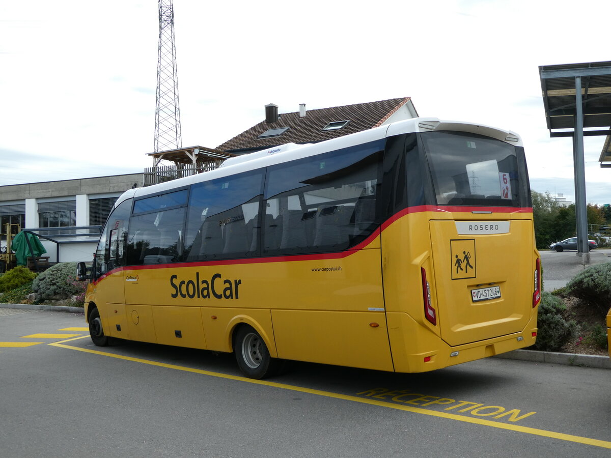 (241'399) - CarPostal Ouest - VD 457'246 - Iveco/Rosero am 15. Oktober 2022 in Kerzers, Interbus