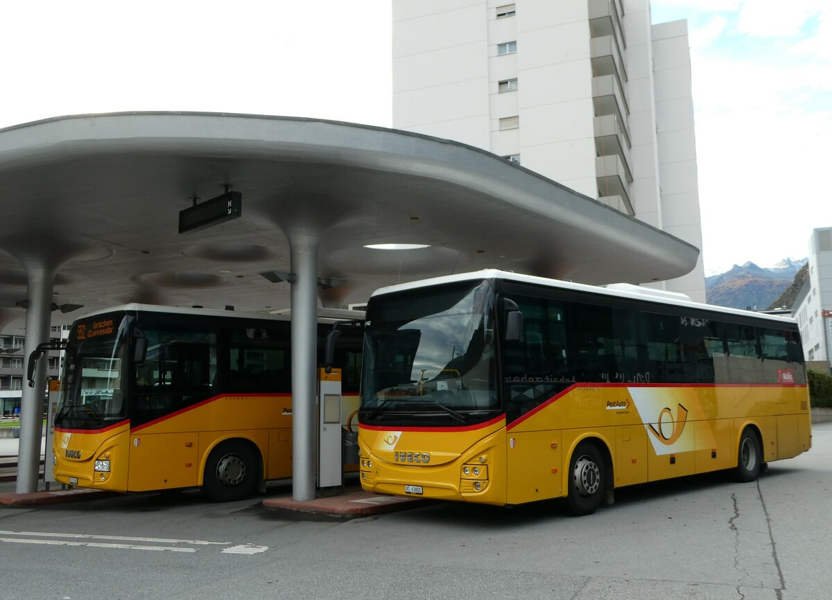 (241'411) - Autotour, Visp - VS 63'800 - Iveco am 16. Oktober 2022 beim Bahnhof Visp