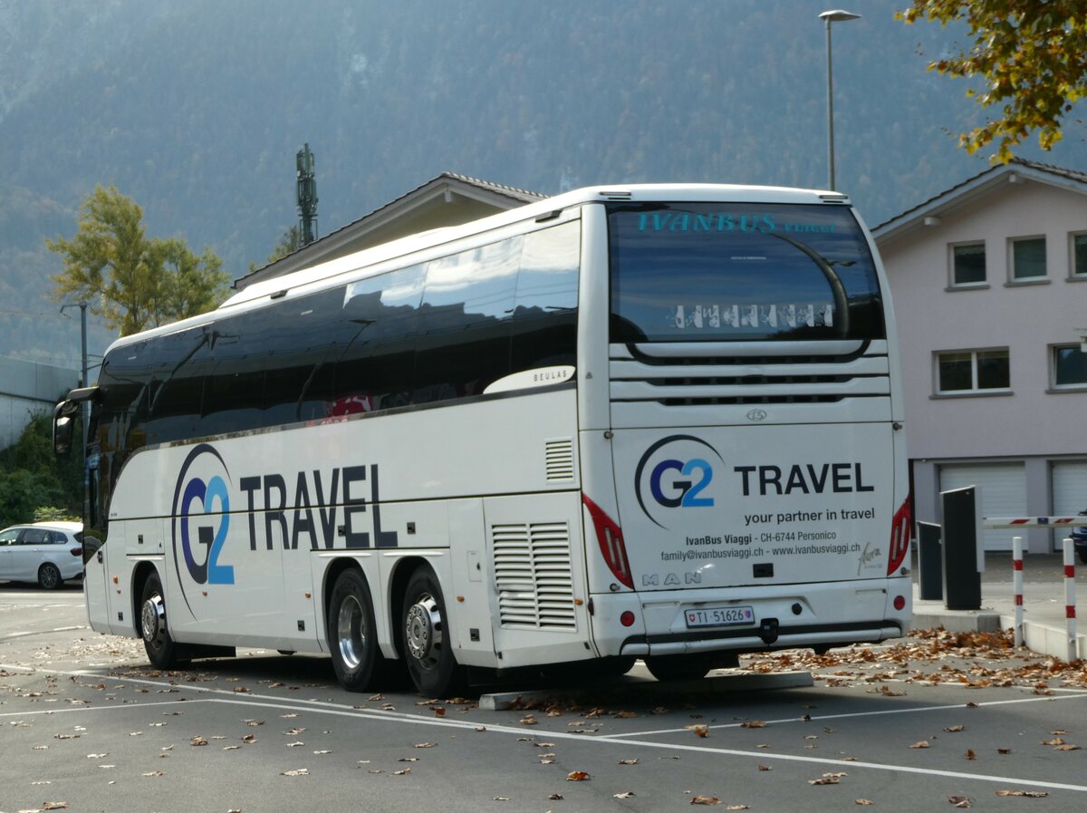 (241'462) - IvanBus, Personico - TI 51'626 - MAN/Beulas am 18. Oktober 2022 beim Bahnhof Interlaken Ost