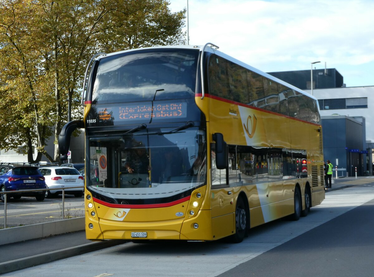 (241'469) - PostAuto Ostschweiz - SG 451'109 - Alexander Dennis (ex CarPostal Ouest; ex PostAuto Ostschweiz SG 445'308) am 18. Oktober 2022 beim Bahnhof Interlaken Ost