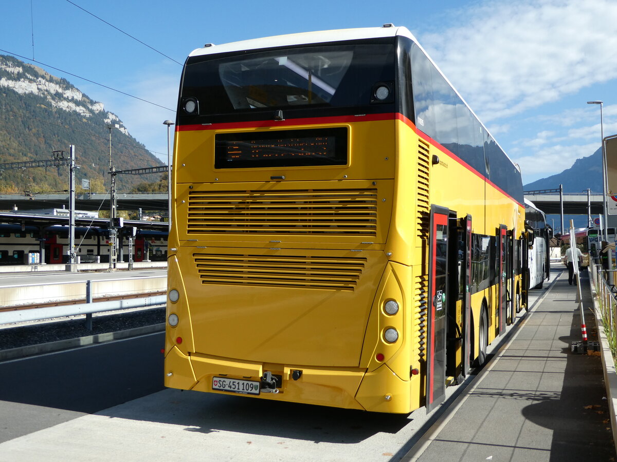 (241'498) - PostAuto Ostschweiz - SG 451'109 - Alexander Dennis (ex CarPostal Ouest; ex PostAuto Ostschweiz SG 445'308) am 18. Oktober 2022 beim Bahnhof Interlaken Ost