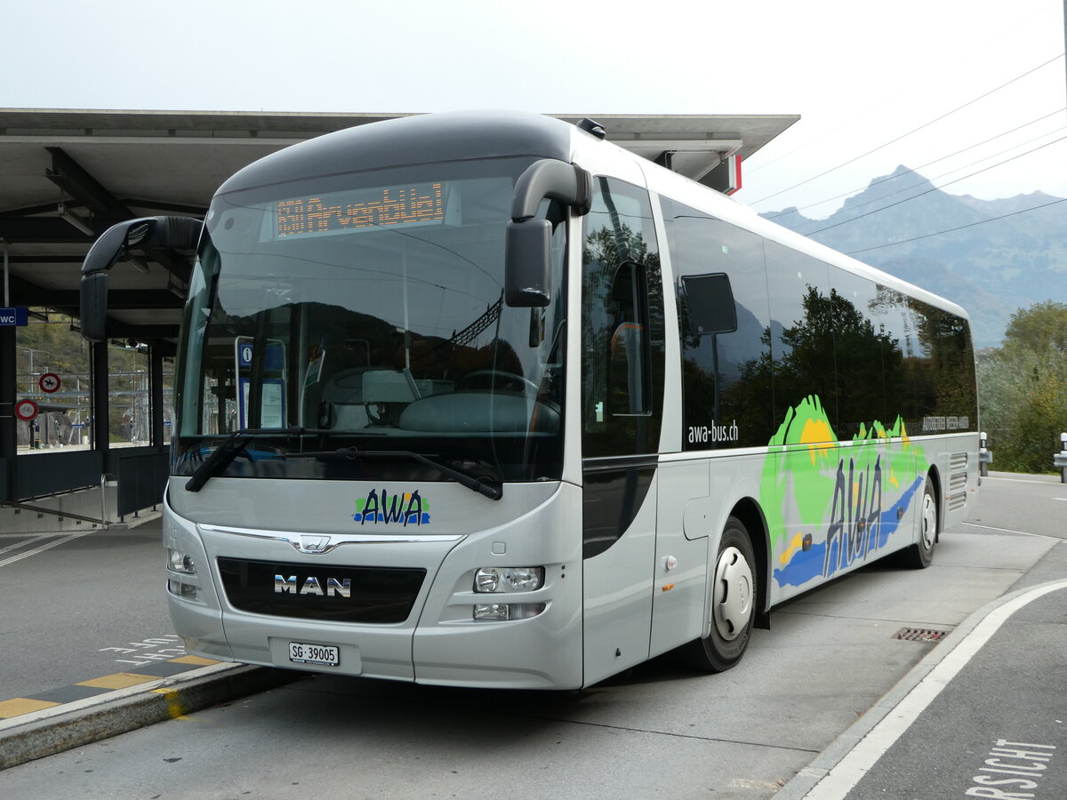 (241'636) - AWA Amden - Nr. 5/SG 39'005 - MAN (ex ATT Cadenazzo; ex St. Gallerbus, St. Gallen; ex Vorfhrfahrzeug) am 20. Oktober 2022 beim Bahnhof Ziegelbrcke