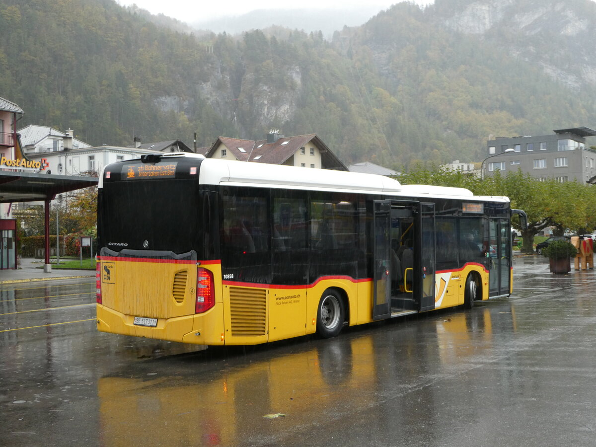 (241'842) - Flck, Brienz - Nr. 4/BE 517'311 - Mercedes am 24. Oktober 2022 beim Bahnhof Meiringen