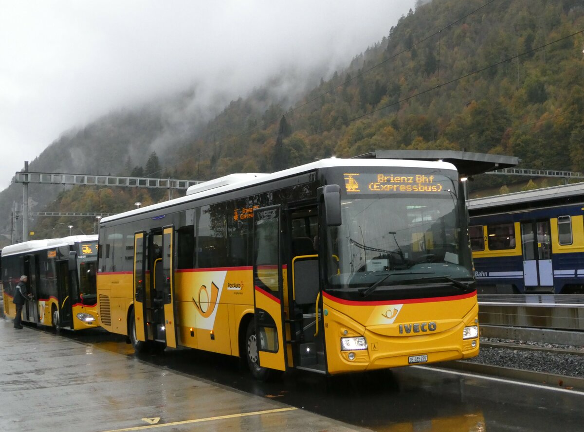 (241'844) - PostAuto Bern - Nr. 88/BE 485'297 - Iveco am 24. Oktober 2022 beim Bahnhof Interlaken Ost