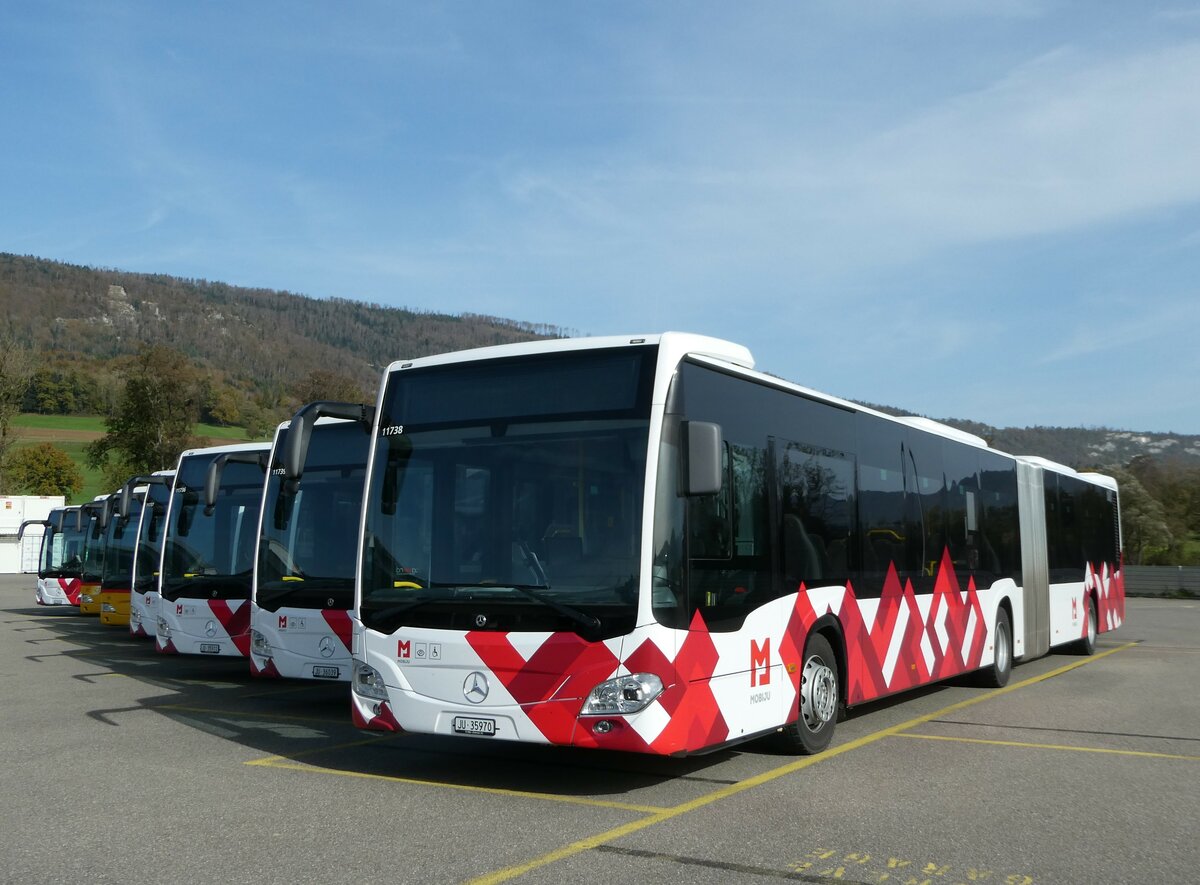 (241'931) - CarPostal Ouest - JU 35'970 - Mercedes am 29. Oktober 2022 in Develier, Parkplatz