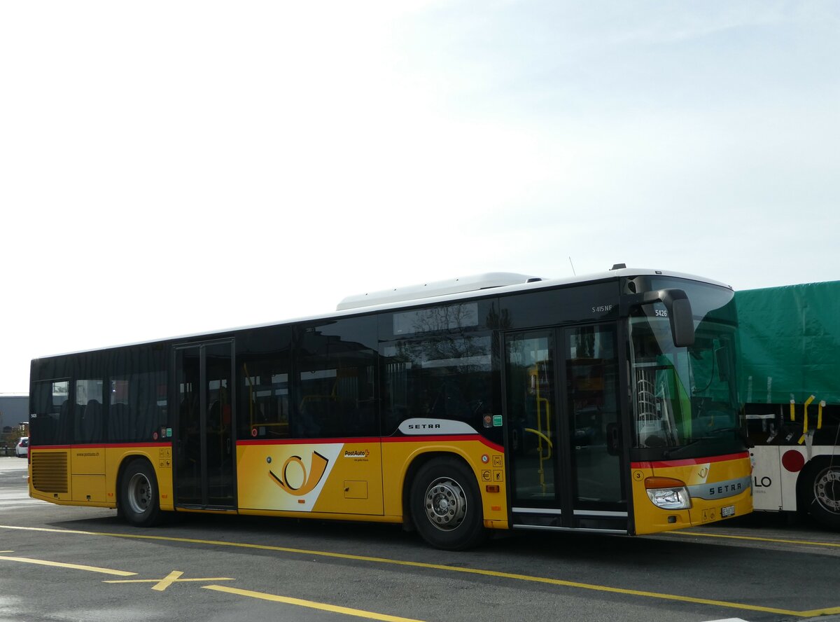 (241'952) - Flck, Brienz - Nr. 3/BE 568'700 - Setra am 29. Oktober 2022 in Kerzers, Interbus