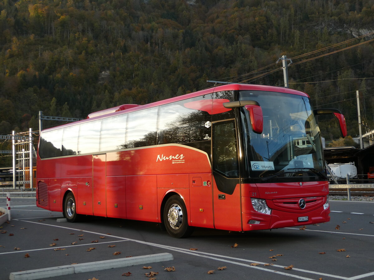 (242'069) - Nunes, Zrich - Nr. 21/ZH 144'725 - Mercedes am 31. Oktober 2022 beim Bahnhof Interlaken Ost