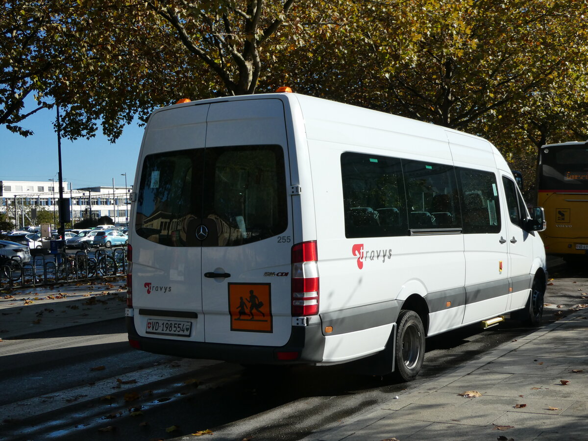 (242'333) - TRAVYS Yverdon - Nr. 255/VD 198'554 - Mercedes am 10. November 2022 beim Bahnhof Yverdon