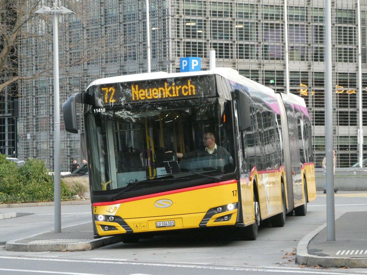 (242'459) - SB Trans, Sursee - Nr. 17/LU 104'503 - Solaris am 11. November 2022 beim Bahnhof Luzern