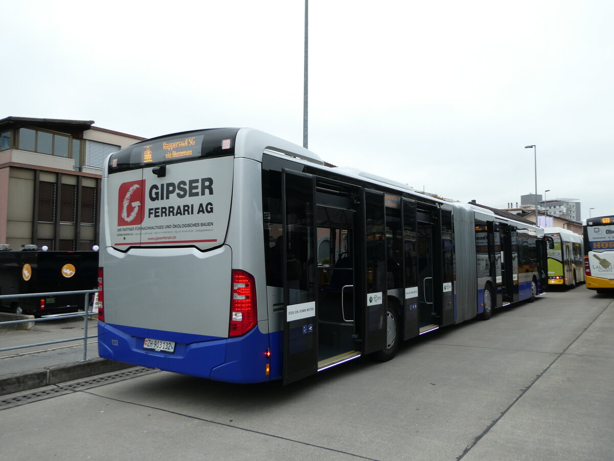 (242'644) - VZO Grningen - Nr. 132/ZH 903'132 - Mercedes am 13. November 2022 beim Bahnhof Uznach