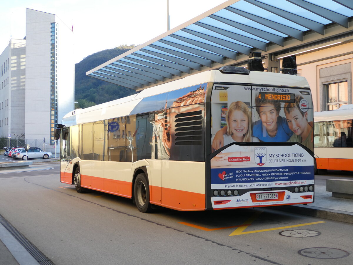 (242'935) - AMSA Chiasso - Nr. 16/TI 297'016 - Solaris am 17. November 2022 beim Bahnhof Chiasso