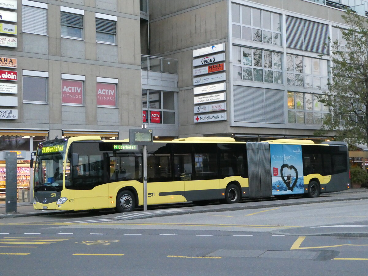 (243'358) - STI Thun - Nr. 172/BE 752'172 - Mercedes am 3. Dezember 2022 beim Bahnhof Thun