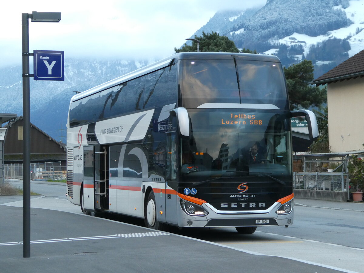 (243'556) - AAGU Altdorf - Nr. 17/UR 9000 - Setra am 7. Dezember 2022 beim Bahnhof Altdorf