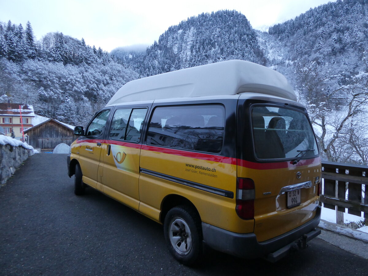 (243'591) - Gisler, Riemenstalden - SZ 994 - Toyota am 8. Dezember 2022 in Riemenstalden, Alte Post