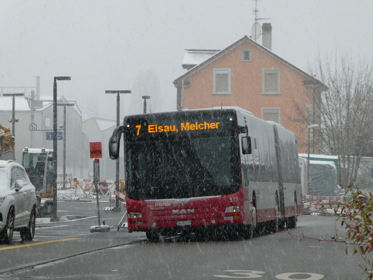 (243'704) - SW Winterthur - Nr. 372/ZH 501'372 - MAN am 10. Dezember 2022 beim Bahnhof Winterthur Wlflingen