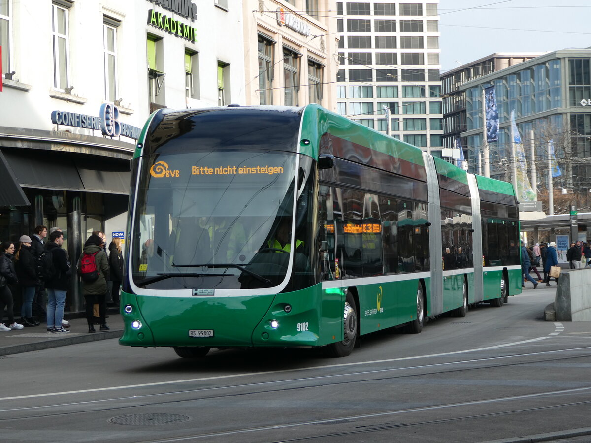 (243'810) - BVB Basel - Nr. 9102/BS 99'802 - Hess am 12. Dezember 2022 beim Bahnhof Basel