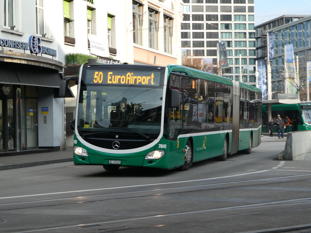 (243'822) - BVB Basel - Nr. 7049/BS 99'349 - Mercedes am 12. Dezember 2022 beim Bahnhof Basel