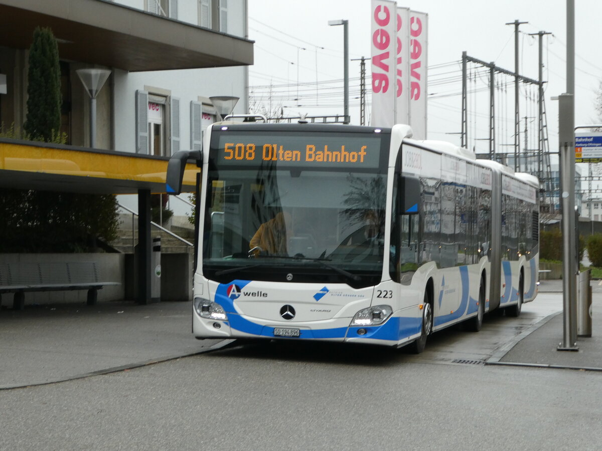 (243'890) - BOGG Wangen b.O. - Nr. 223/SO 194'896 - Mercedes am 15. Dezember 2022 beim Bahnhof Aarburg-Oftringen