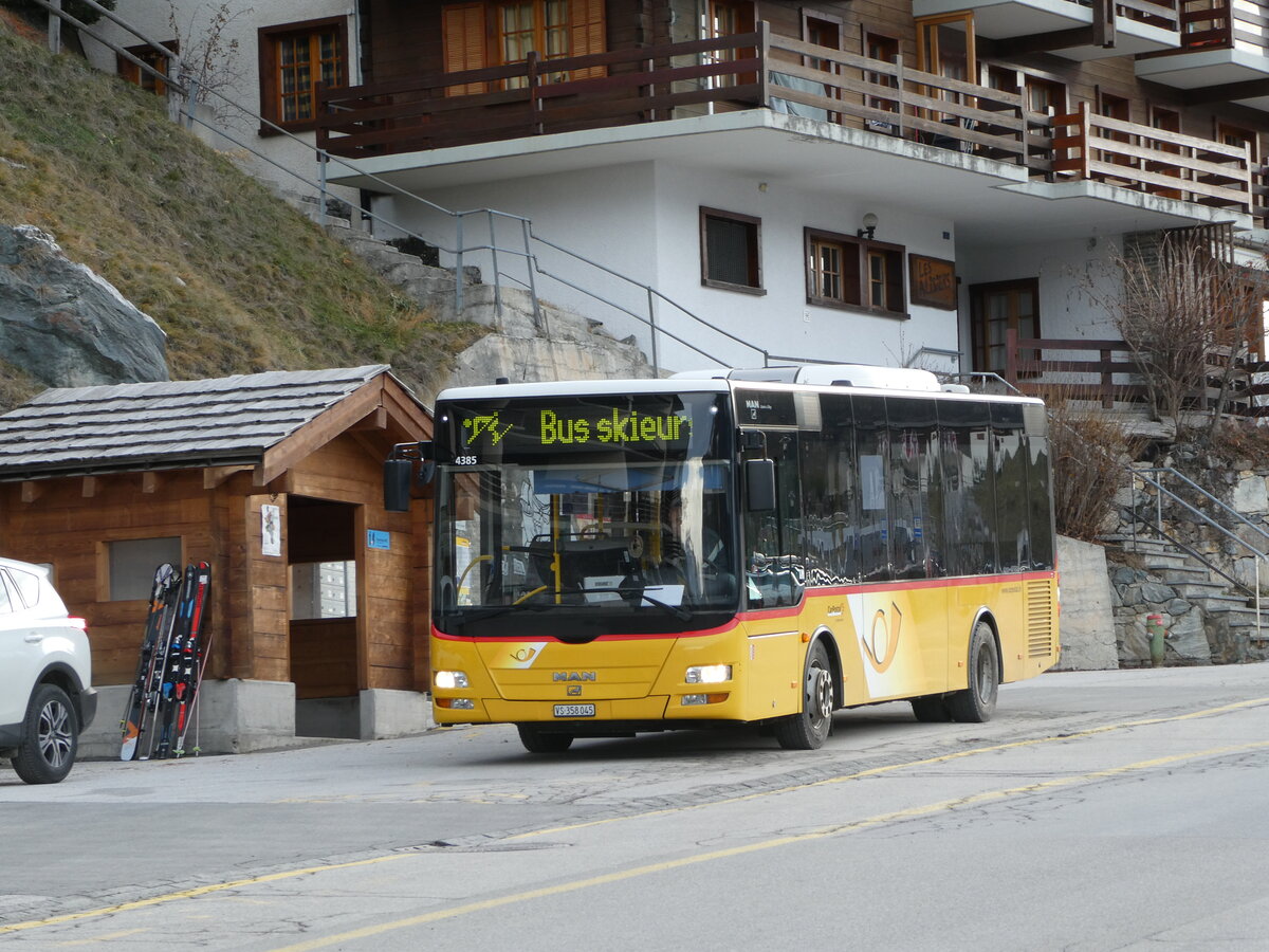 (244'132) - PostAuto Wallis - Nr. 28/VS 358'045 - MAN/Gppel (ex AAGU Altdorf Nr. 72; ex PostAuto Bern; ex PostAuto Bern Nr. 217; ex RBS Worblaufen Nr. 217) am 26. Dezember 2022 in St-Luc, Post