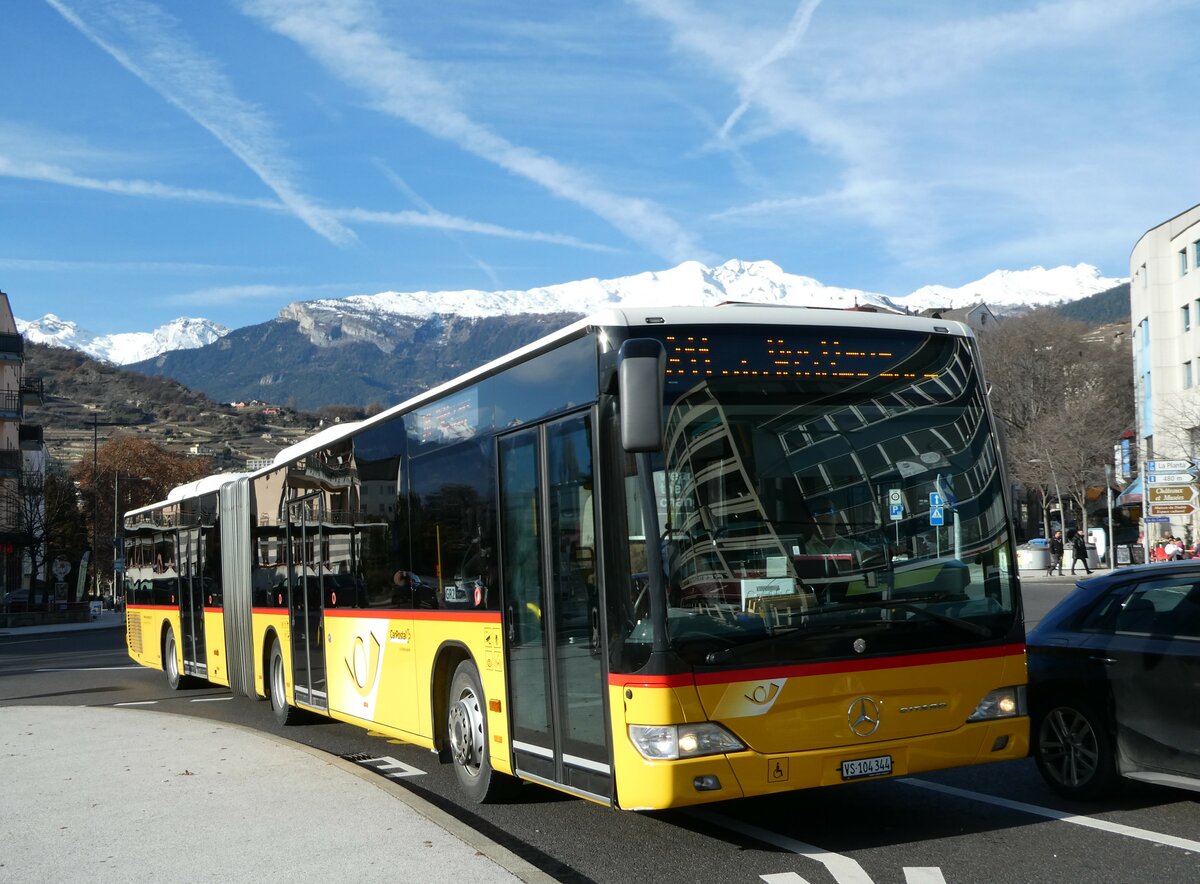 (244'255) - Buchard, Leytron - VS 104'344 - Mercedes am 28. Dezember 2022 beim Bahnhof Sion