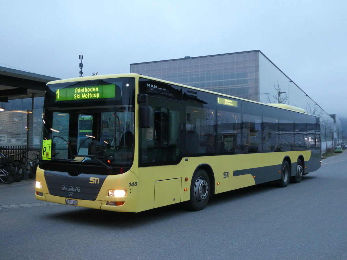 (244'505) - STI Thun - Nr. 148/BE 801'148 - MAN am 7. Januar 2023 beim Bahnhof Frutigen