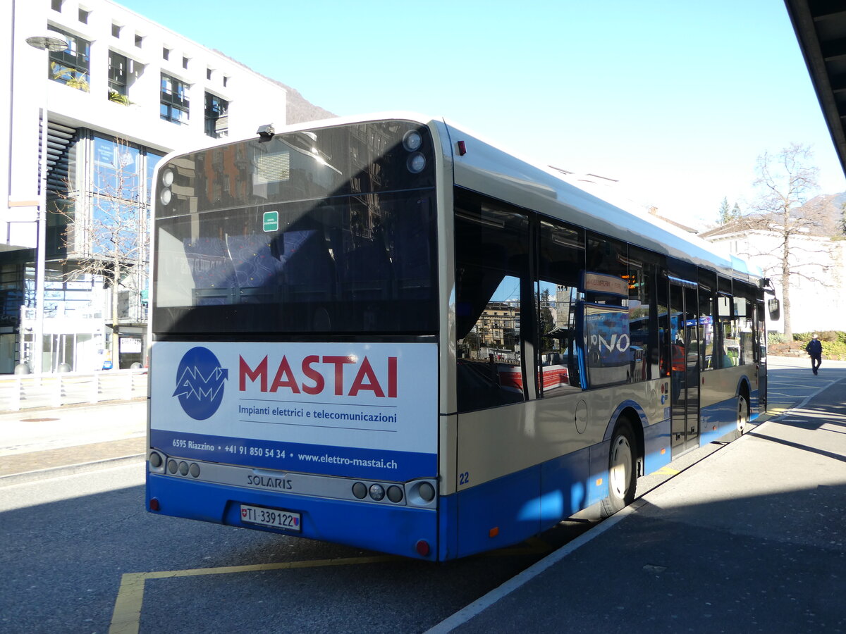 (244'946) - FART Locarno - Nr. 22/TI 339'122 - Solaris (ex Nr. 15) am 10. Januar 2023 beim Bahnhof Locarno