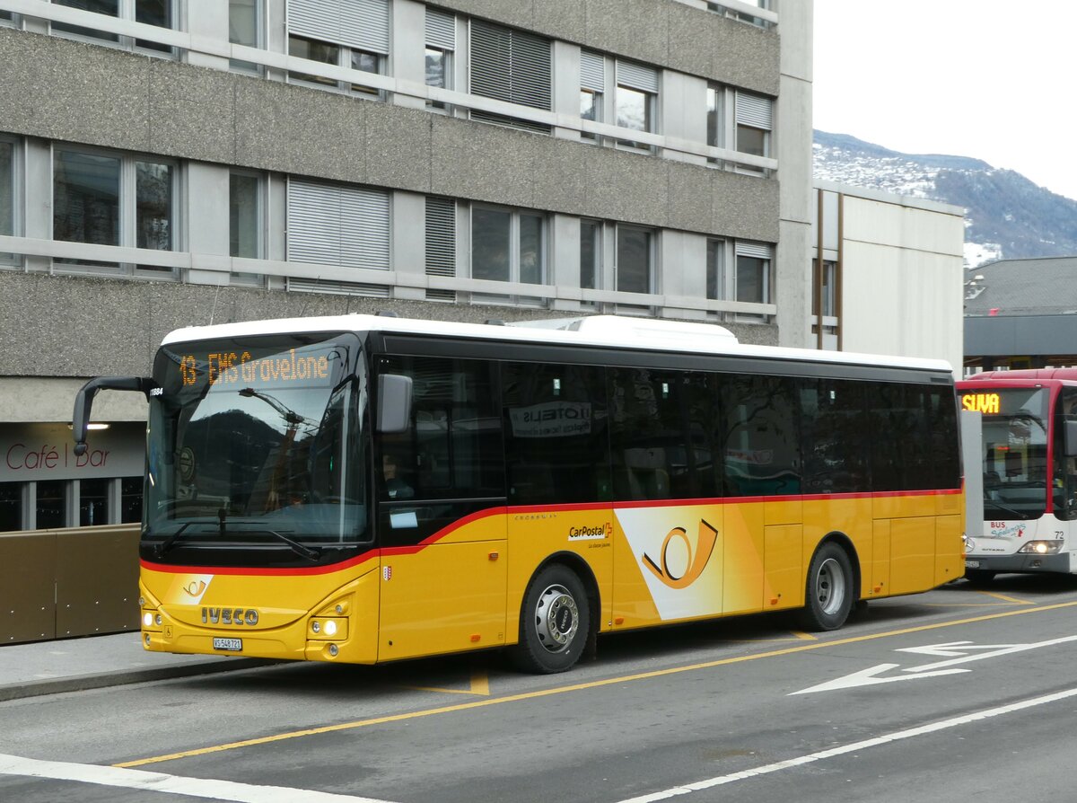 (244'966) - PostAuto Wallis - Nr. 81/VS 548'721/PID 11'884 - Iveco am 11. Januar 2023 beim Bahnhof Sion