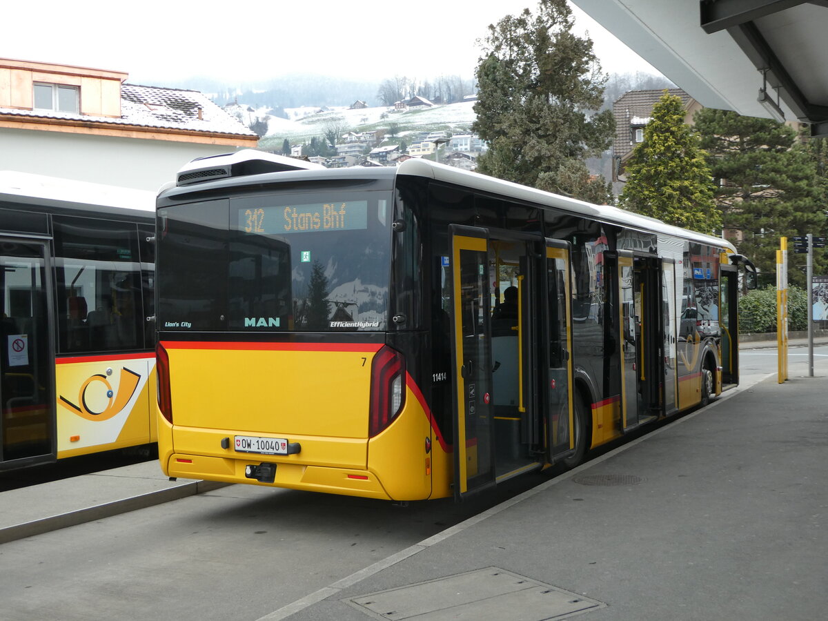 (245'347) - PostAuto Zentralschweiz - Nr. 7/OW 10'040/PID 11'414 - MAN am 25. Januar 2023 beim Bahnhof Sarnen