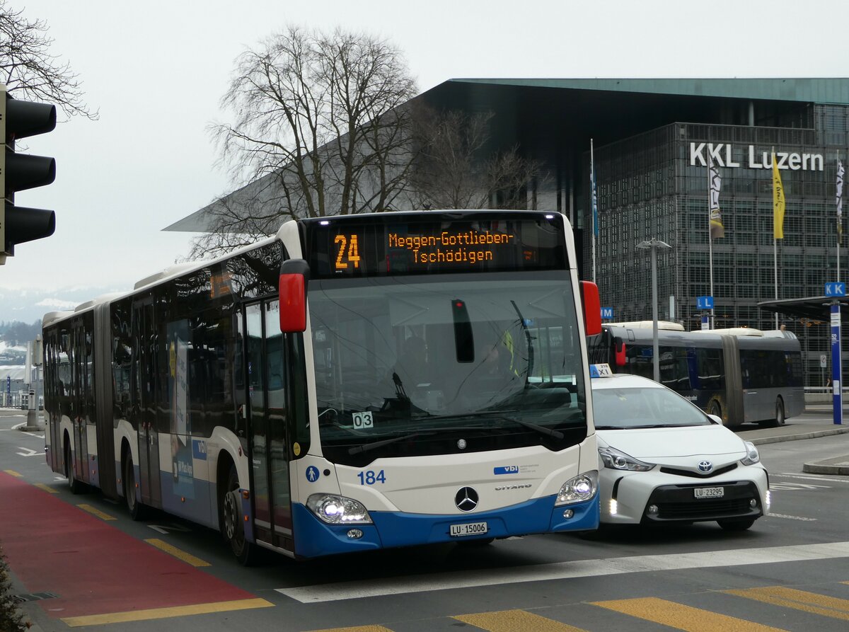 (245'377) - VBL Luzern - Nr. 184/LU 15'006 - Mercedes am 25. Januar 2023 beim Bahnhof Luzern