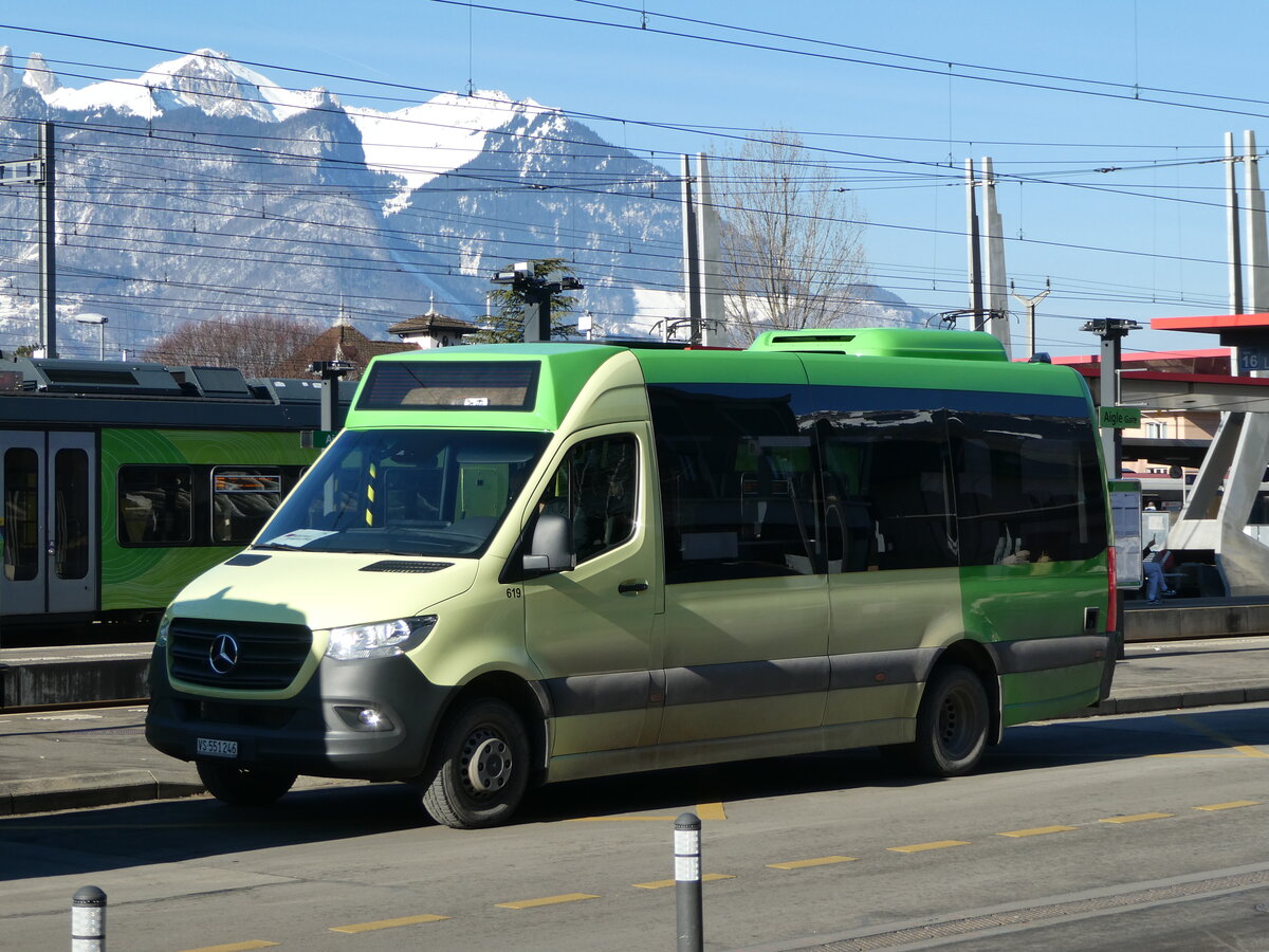 (245'588) - TPC Aigle - Nr. 619/VS 551'246 - Mercedes am 31. Januar 2023 beim Bahnhof Aigle