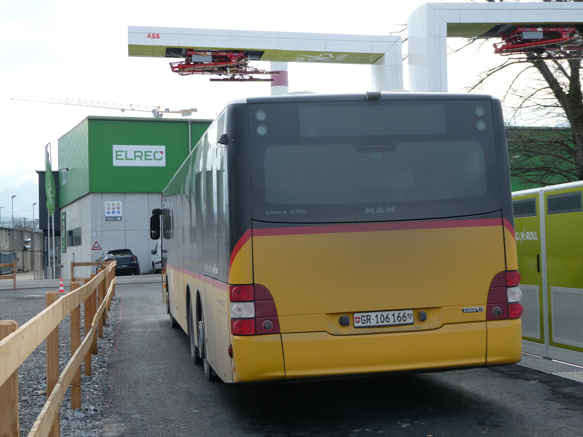 (245'862) - Dnser, Trimmis - GR 106'166/PID 10'166 - MAN am 6. Februar 2023 beim Bahnhof Untervaz-Trimmis