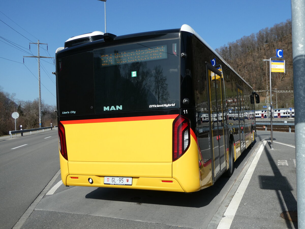 (246'477) - Niederer, Filzbach - Nr. 11/GL 95/PID 11'840 - MAN am 24. Februar 2023 beim Bahnhof Ziegelbrcke