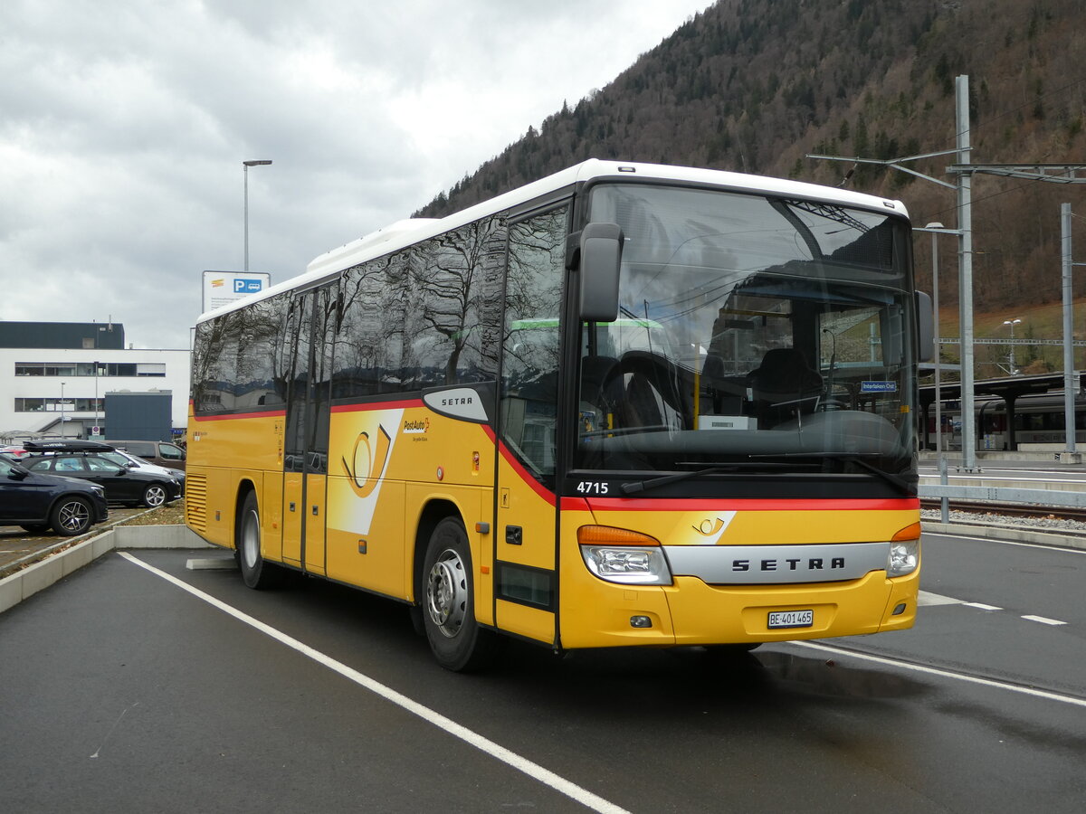 (247'140) - PostAuto Bern - BE 401'465/PID 4715 - Setra (ex AVG Meiringen Nr. 65) am 10. Mrz 2023 beim Bahnhof Interlaken Ost