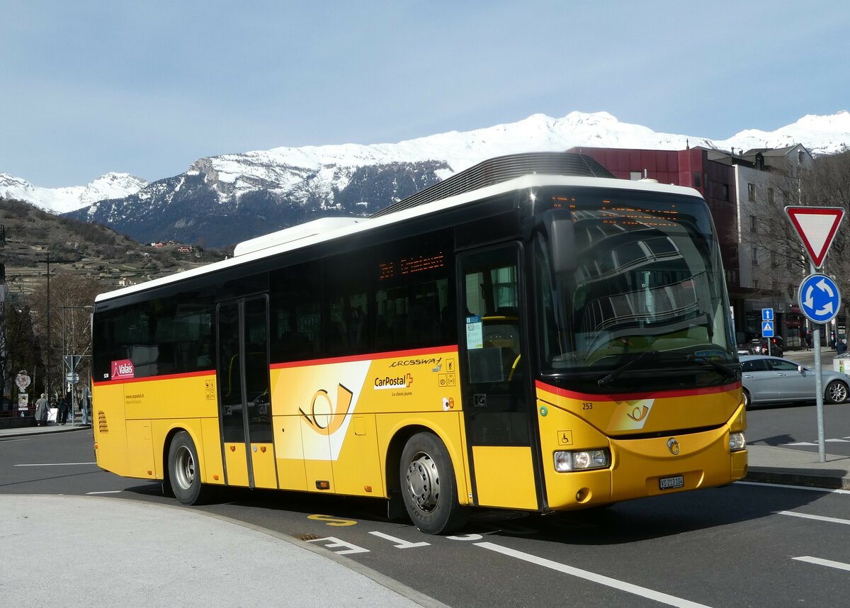 (247'262) - Buchard, Leytron - Nr. 253/VS 213'104/PID 5238 - Irisbus am 16. Mrz 2023 beim Bahnhof Sion