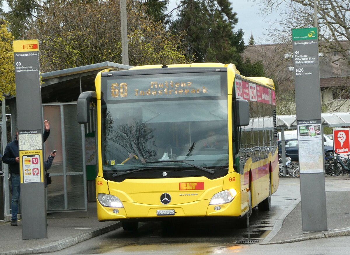 (247'886) - BLT Oberwil - Nr. 68/BL 110'142 - Mercedes am 30. Mrz 2023 in Bottmingen, Schloss