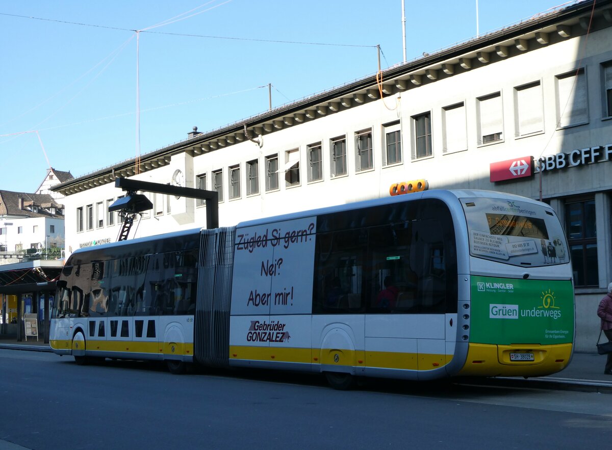 (248'045) - VBSH Schaffhausen - Nr. 28/SH 38'028 - Irizar am 6. April 2023 beim Bahnhof Schaffhausen