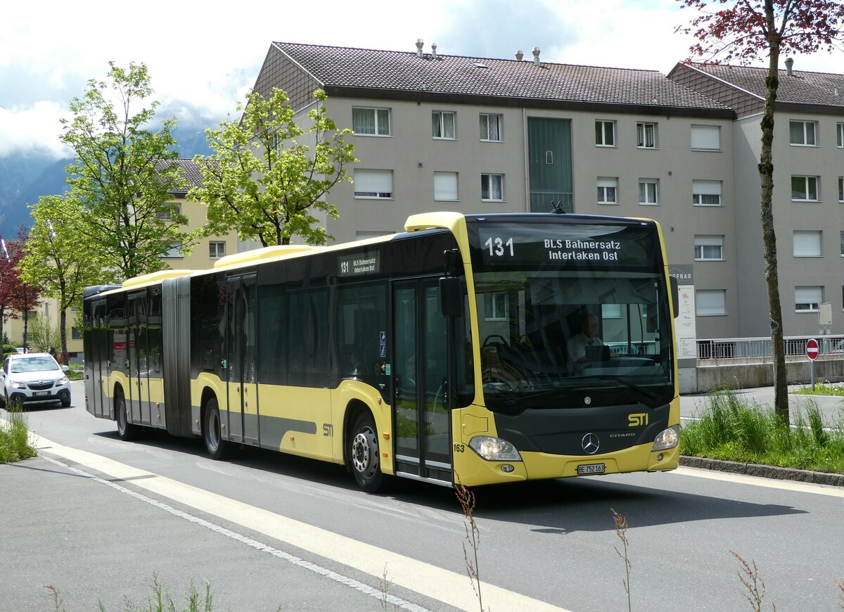 (249'399) - STI Thun - Nr. 163/BE 752'163 - Mercedes am 2. Mai 2023 beim Bahnhof Interlaken Ost