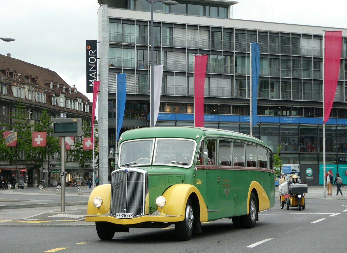 (250'389) - STI Thun - Nr. 15/BE 26'776 - Saurer/Gangloff (ex AvH Heimenschwand Nr. 5) am 24. Mai 2023 beim Bahnhof Thun