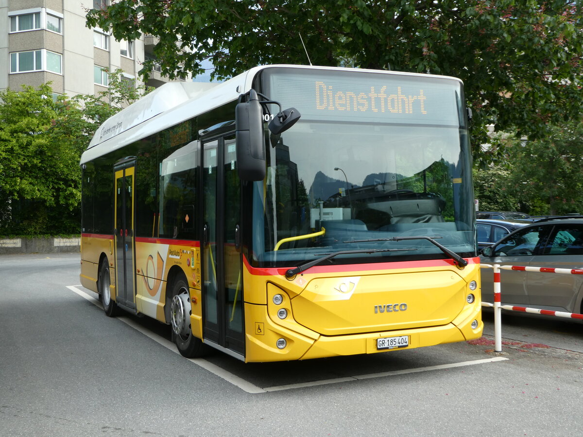 (250'731) - Gessinger, Bad Ragaz - GR 185'404/PID 11'901 - Heuliez-Iveco am 30. Mai 2023 beim Bahnhof Landquart