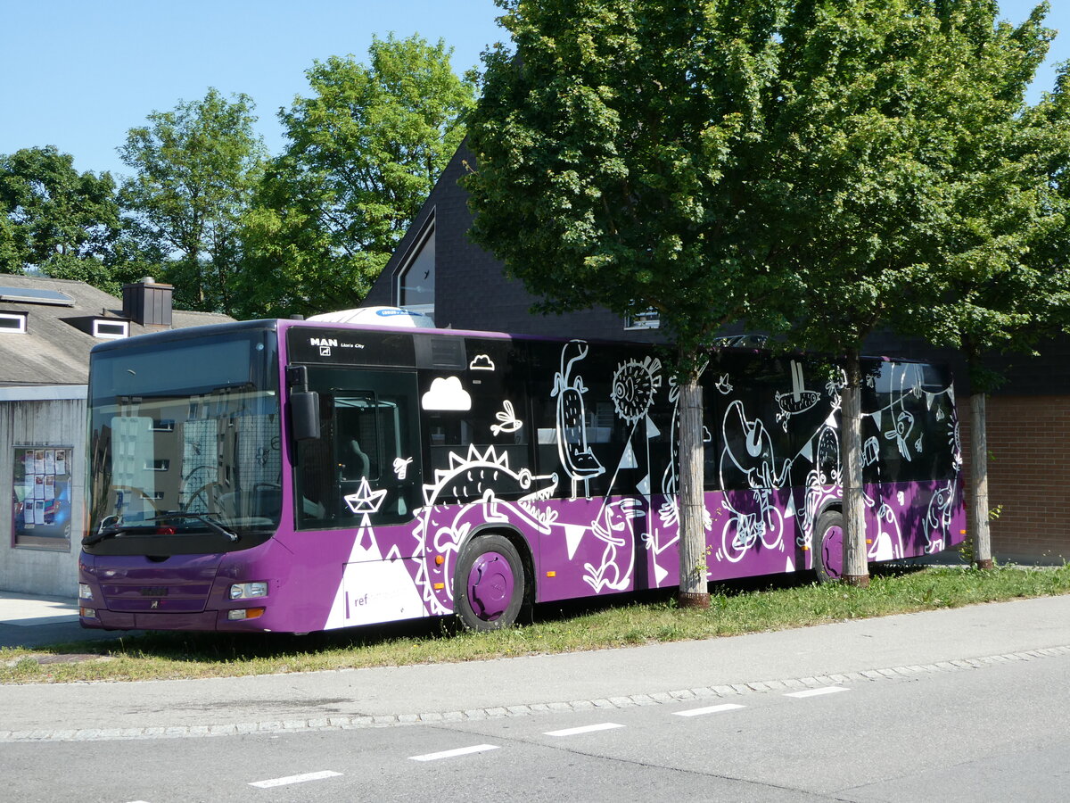 (250'832) - Kirchgemeinde, Steffisburg - MAN (ex STI Thun Nr. 123) am 31. Mai 2023 in Steffisburg, Kirche Glockental