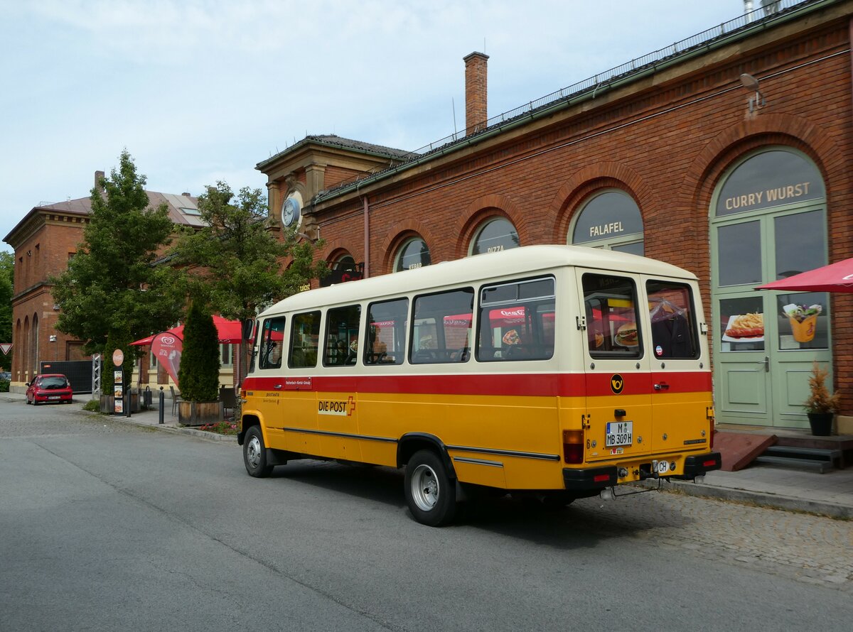 (251'069) - Hahn, Mnchen - Nr. 6/M-MB 309H - Mercedes (ex Mller, CH-Ennetmoos Nr. 6; ex Portenier, CH-Adelboden Nr. 6; ex Geiger, CH-Adelboden Nr. 6) am 5. Juni 2023 beim Bahnhof Landau