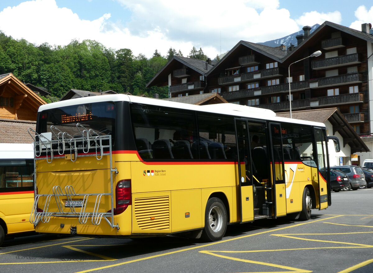 (251'148) - Kbli, Gstaad - BE 107'055/PID 4534 - Setra (ex Nr. 6) am 6. Juni 2023 beim Bahnhof Gstaad