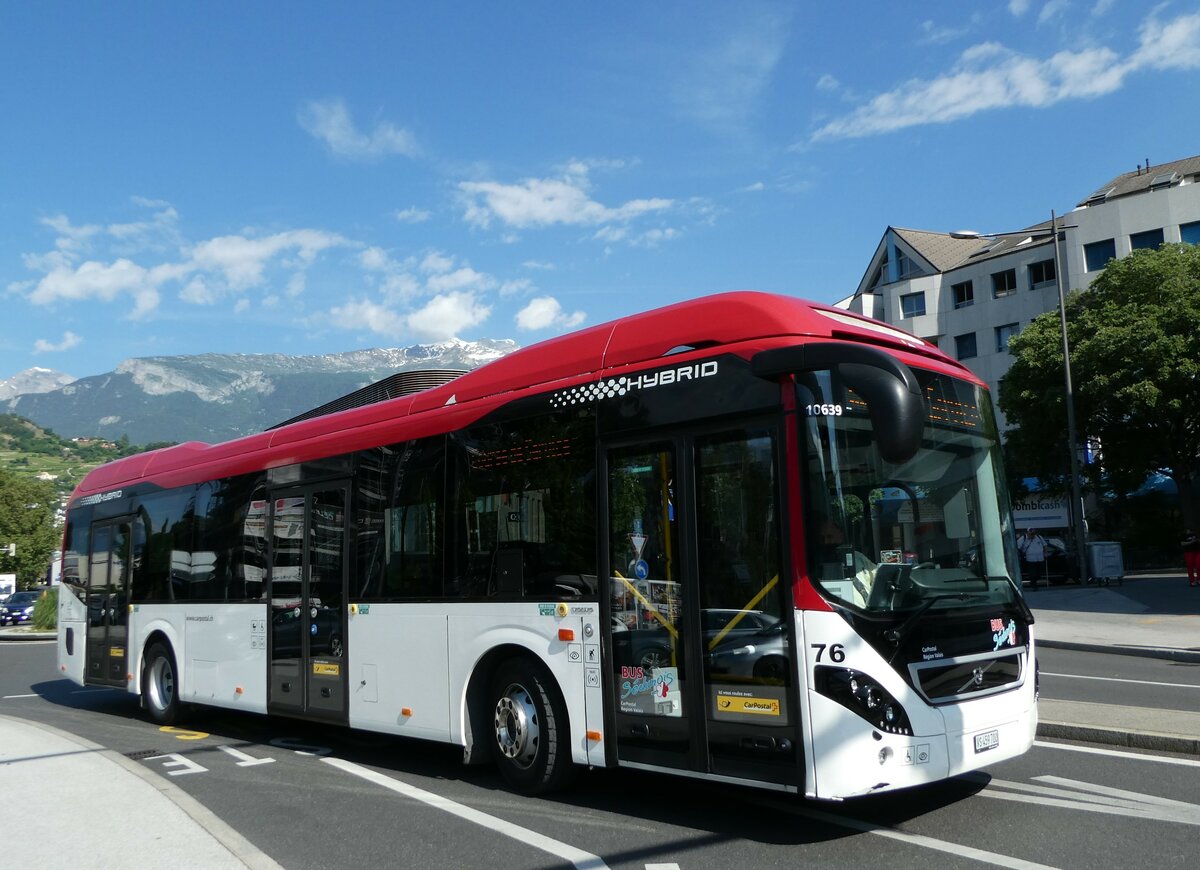 (251'196) - PostAuto Wallis - Nr. 76/VS 459'700/PID 10'639 - Volvo am 9. Juni 2023 beim Bahnhof Sion