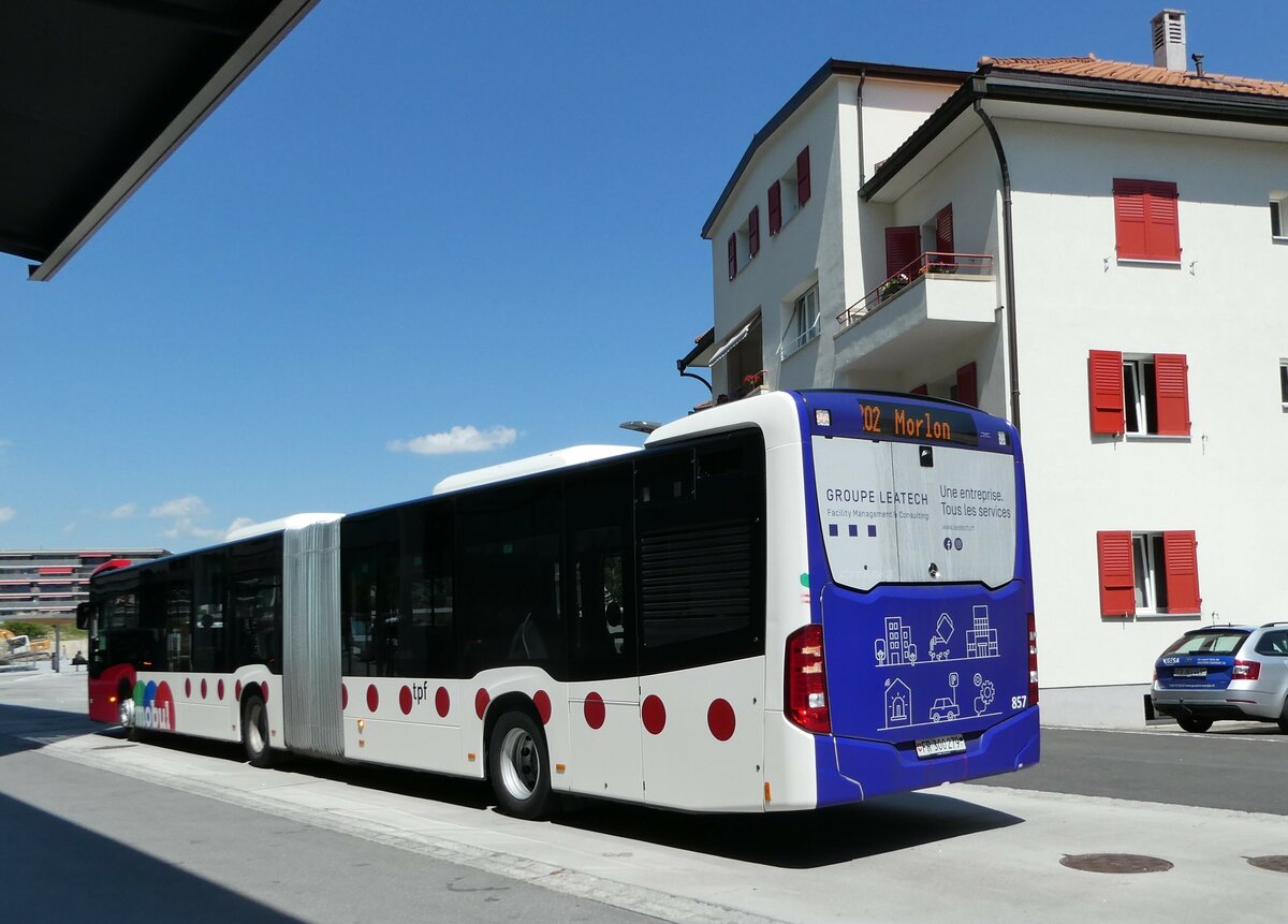 (251'531) - TPF Fribourg - Nr. 857/FR 300'279 - Mercedes am 15. Juni 2023 beim Bahnhof Bulle