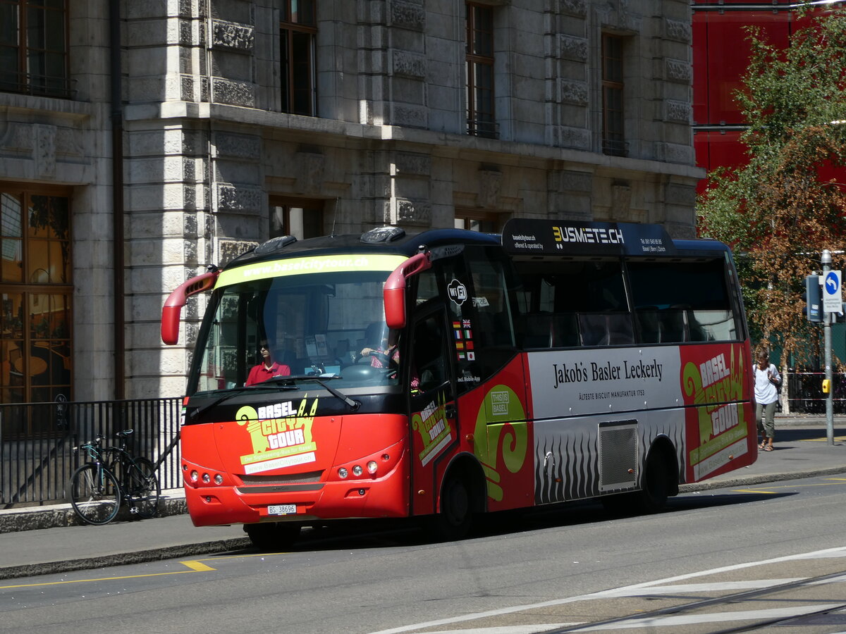 (252'396) - Busmiete, Mnchenstein - BS 38'696 - StaCo am 7. Juli 2023 beim Bahnhof Basel